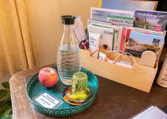 Zimmer In Kuenstlerwohnung